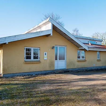 Modern Retreat By Water - By Traum 別荘 *