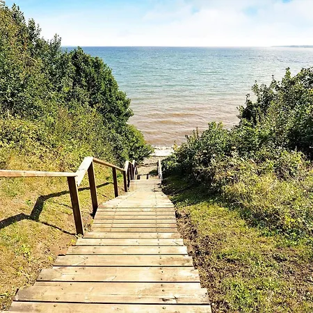 Modern Retreat By Water - By Traum